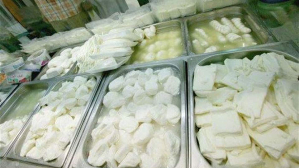 ألبان وأجبان غير مطابقة في زحلة.. وقوى الأمن تتحرك!