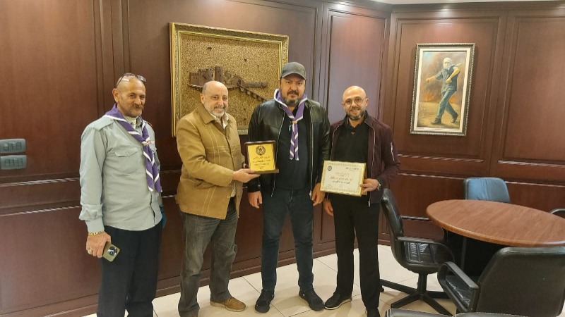 درع تكريم من الكشاف العربي لمعروف مصطفى سعد