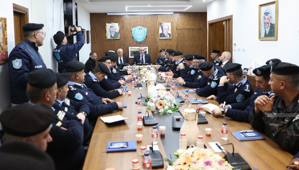 الشيخ يزور القيادة العامة للشرطة الفلسطينية