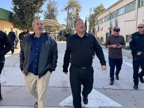 الاحتلال الإسرائيلي يهدم مكاتب للأونروا في القدس.. وبن غفير يهلل