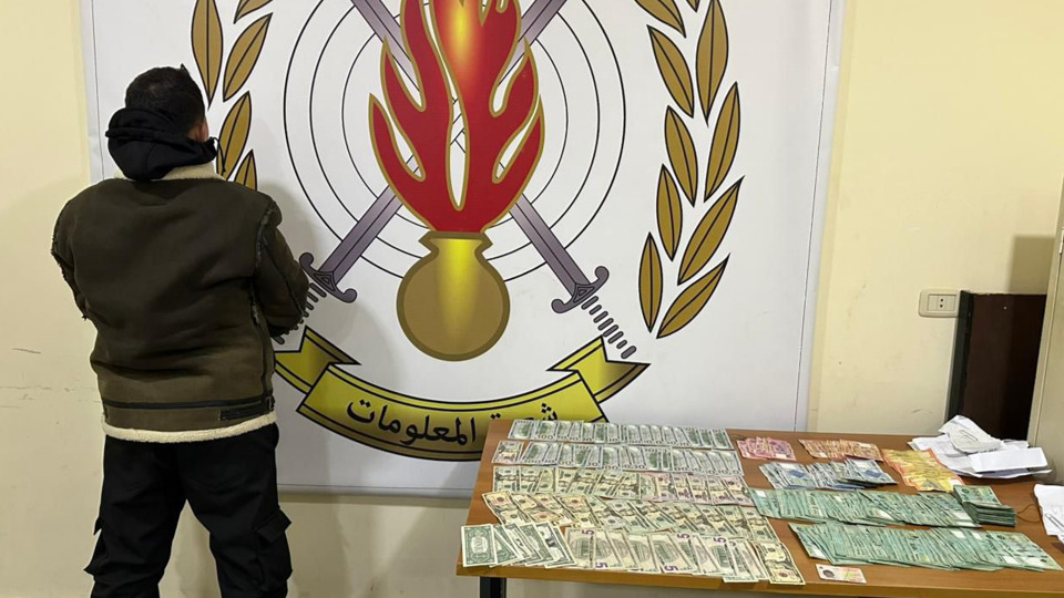 توقيف شخص سرق مبلغًا ضخمًا من داخل احد المطاعم!