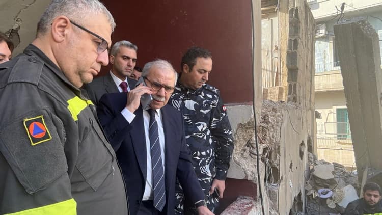 الرئيس سلام يتفقد موقع انهيار المبنى في القبة: طرابلس ليست وحدها