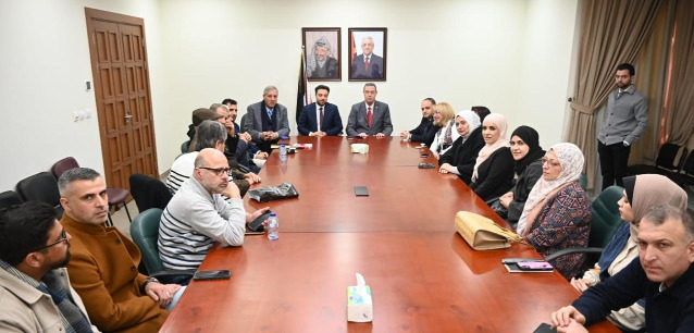 السفير اللوح يطلع الكتاب والأدباء الفلسطينيين في القاهرة على آخر المستجدات