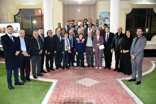 فتوح يلتقي الجالية الفلسطينية في البحرين
