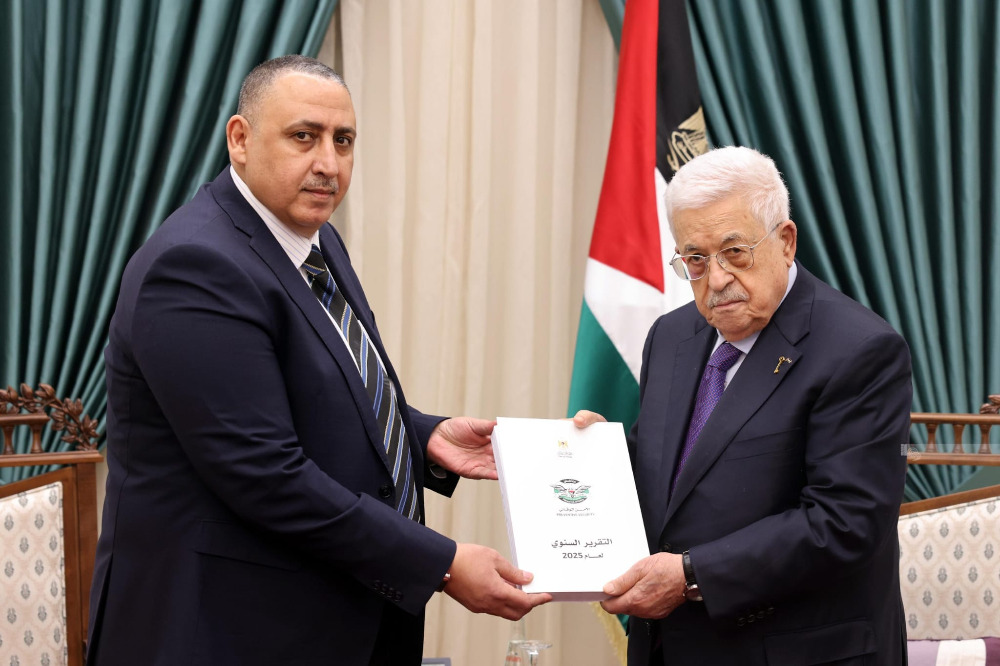 الرئيس عباس يتسلم التقرير السنوي لجهاز الأمن الوقائي