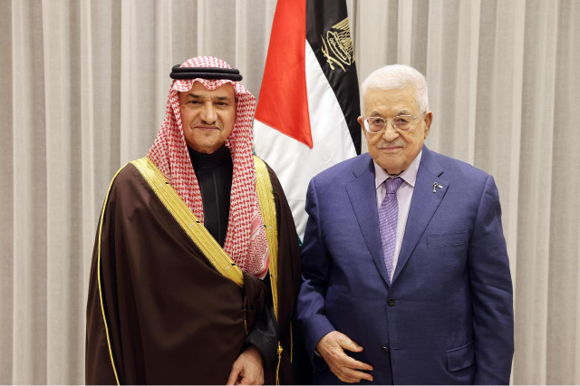 الرئيس عباس يتقبل أوراق اعتماد سفير المملكة العربية السعودية لدى دولة فلسطين