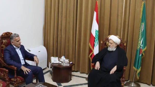 اللواء إبراهيم يزور العلامة الخطيب مهنئاً بحلول شهر رمضان