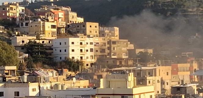 إعلام إسرائيلي: الهجوم على عين الحلوة نُفذ بصواريخ بحرية