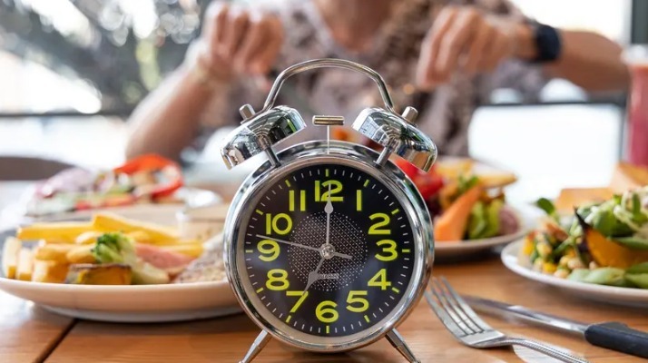 ​الصيام المتقطع ونقص الوزن.. أدلة علمية تشكك في فعاليته للتنحيف