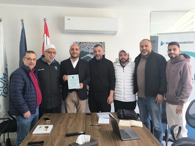 عمر مرجان يستقبل وفدَي نادي اللواء ونادي الشباب حارة صيدا ويتسلّم درعًا تكريميًا بعد إنجاز نادي الحرية
