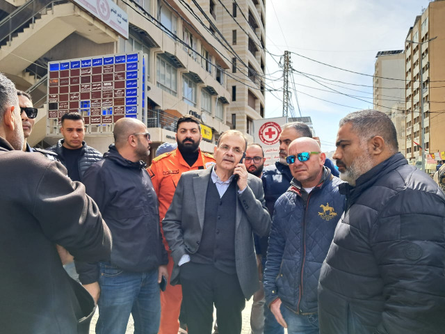 النائب البزري يتفقّد موقع الاعتداء الإسرائيلي في صيدا ويُشدّد على ضرورة حماية المدنيين