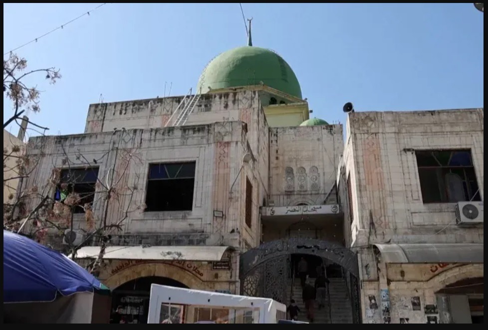 فتوح: إحراق مستعمرين مسجداً في دوما اعتداء صارخ على دور العبادة
