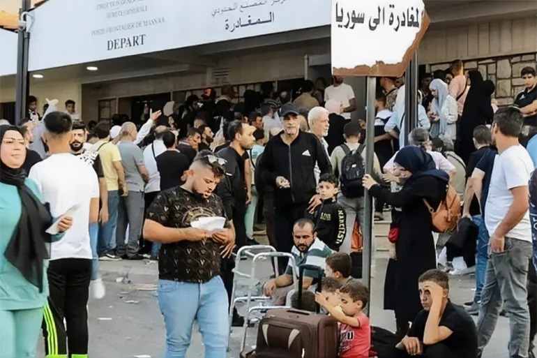 بالآلاف.. كم بلغ عدد السوريين الذين عادوا من لبنان منذ بدء الحرب؟