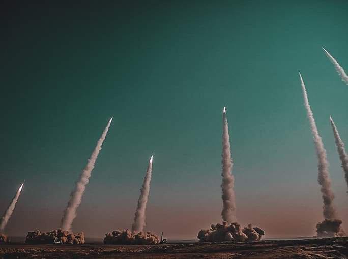 منظومة "نصرالله" تدخل الخدمة... إيران تضرب حيفا وأسدود ومنشآت أميركية بصواريخ نوعية!