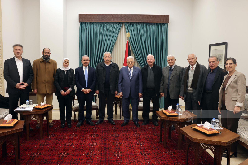 الرئيس عباس يستقبل لجنة متابعة الانتخابات المحلية