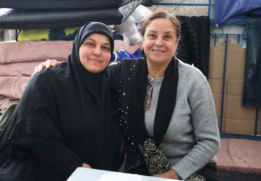بعد 20 عاماً… لقاء وفاء يتجدّد في مركز استقبال النازحين في صيدا