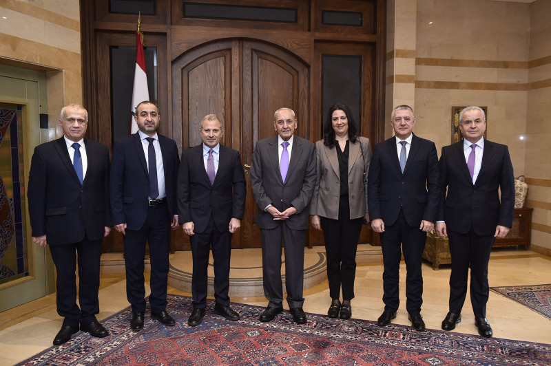 الرئيس بري يلتقي السفير الصيني ووفد الصليب الأحمر وباسيل.. ملف النازحين والوضع الإنساني في صدارة البحث