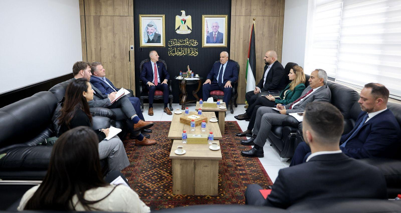 وزير الداخلية الفلسطيني يبحث مع رئيس مكتب الممثلية الكندية تطورات الأوضاع الراهنة في الأراضي الفلسطينية
