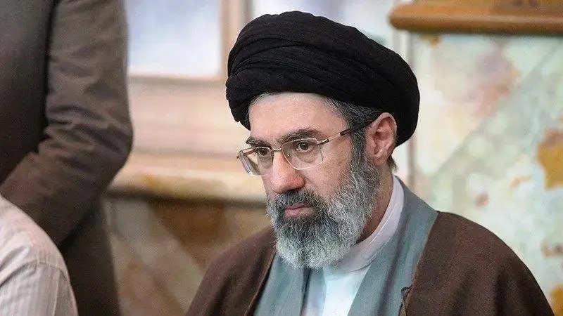 خامنئي يوجه رسالة إلى الشعب الإيراني في مناسبة يوم الجمهورية الإسلامية