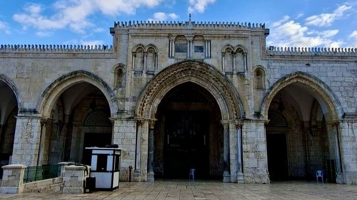 الاحتلال يواصل إغلاق المسجد الأقصى وكنيسة القيامة لليوم الـ37