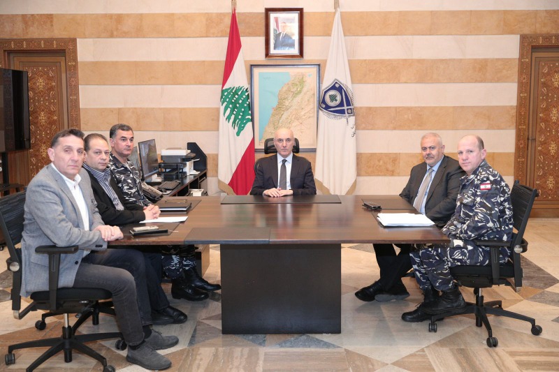 وزير الداخلية يبحث الأوضاع الأمنية ويشدّد على إجراءات تنظيم التظاهرات وحماية الاستقرار الداخلي