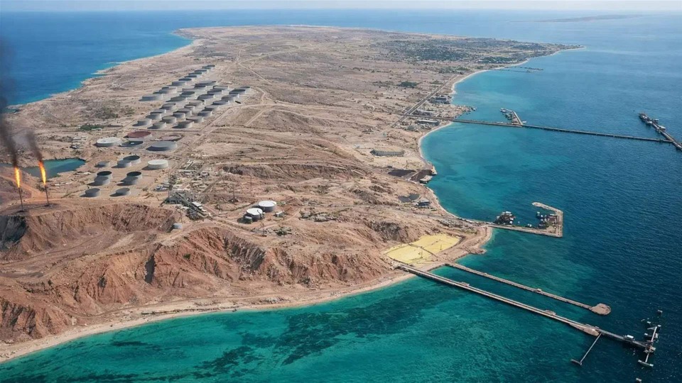 ترامب يرفض خطة للسيطرة على جزيرة خرج.. والسبب!