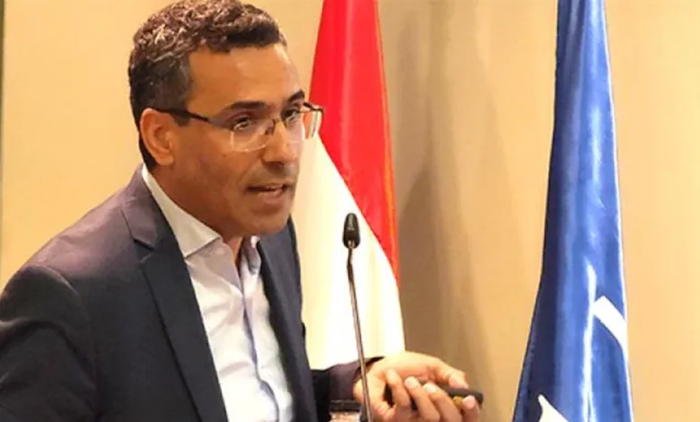 وزير الزراعة يطلب وقف رش مبيدات الأعشاب على جوانب الطرق لحماية البيئة والثروة النحلية والمياه الجوفية