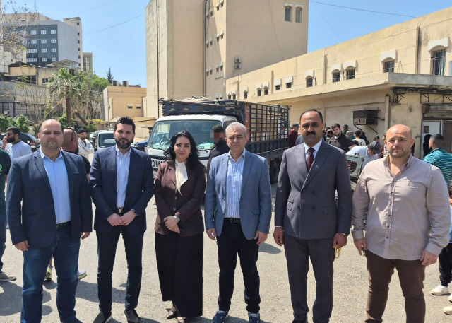 السفارة العراقية توزع مساعدات على رعاياها في صيدا.. وحجازي يثمّن الوقفة الأخوية الدائمة للعراق مع لبنان