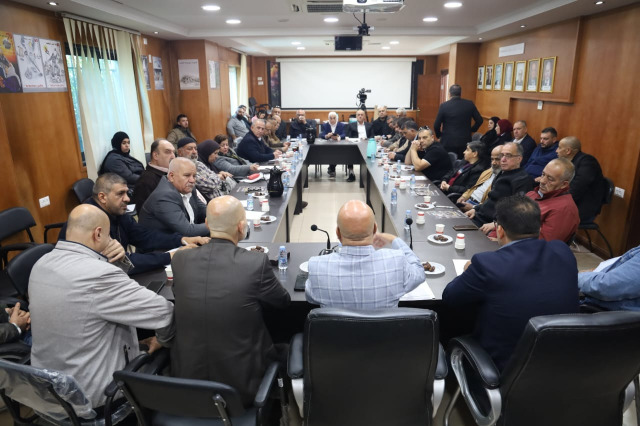برئاسة أبو هولي: دائرة شؤون اللاجئين تعقد لقاءً مع رؤساء اللجان الشعبية ومؤسسات وفعاليات المخيمات للتحضير لفعاليات الذكرى الـ78 للنكبة