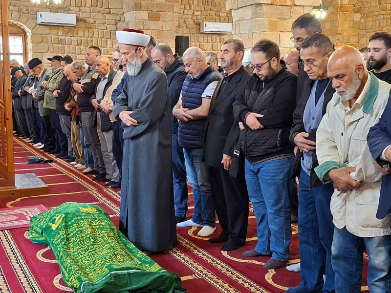 صور تودع المرحومة نفيسة الملاح في مأتم حاشد