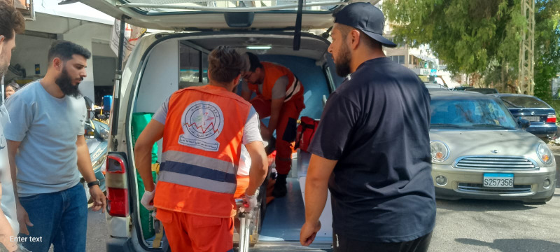 جريح في حادث صدم بين دراجة نارية و"توك توك" عند نزلة صيدون في صيدا