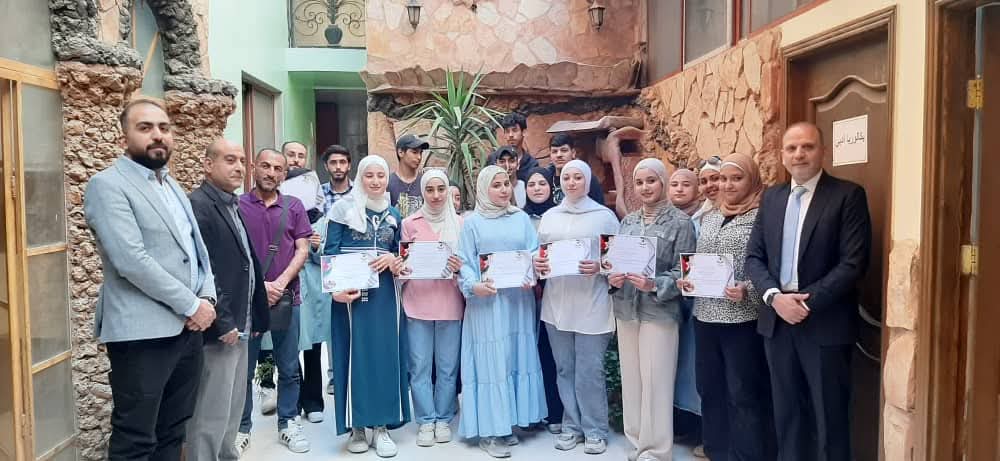 برعاية الرئيس عباس.. دائرة شؤون اللاجئين تختتم الدورة التعليمية المكثفة لطلبة مخيم اليرموك من المرحلتين الإعدادية والثانوية