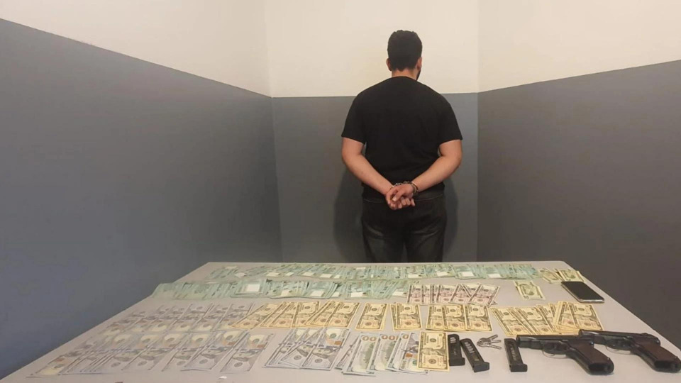 توقيف شخص سرق منزلاً في البوشرية
