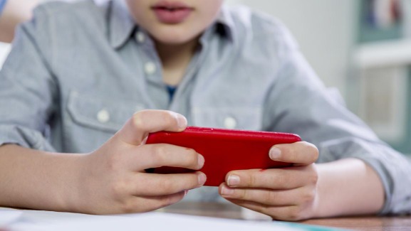 ألمانيا: خبراء تعليم يدعون إلى حظر وسائل التواصل الاجتماعي في المدارس الابتدائية