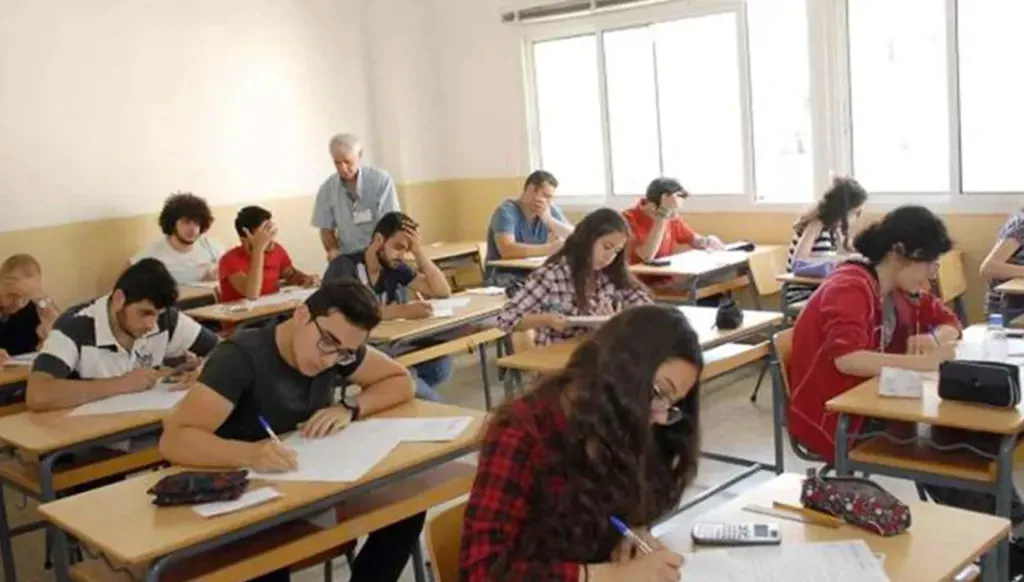 الامتحانات الرسمية بين الحكومة والمجلس