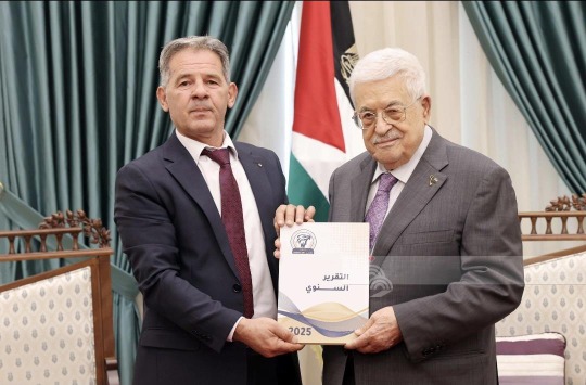 الرئيس عباس يتسلم التقرير السنوي لهيئة مكافحة الفساد لعام 2025