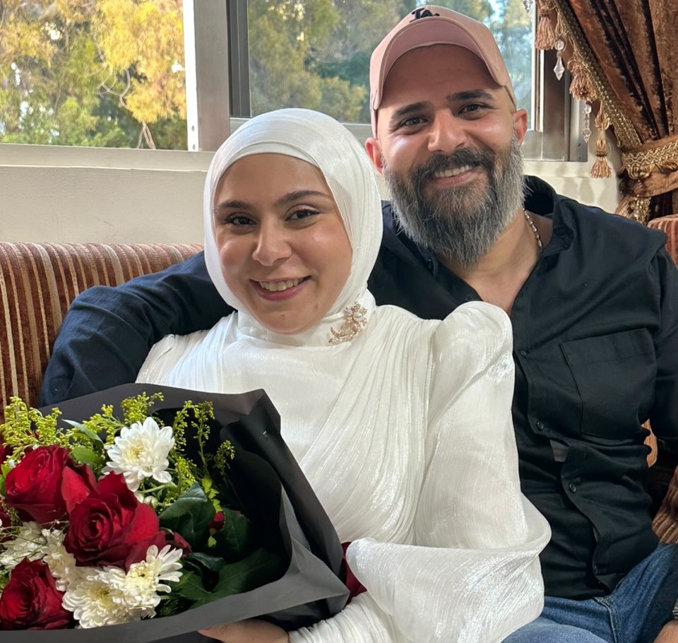 بين أروقة النزوح وُلدت الحكاية... واليوم تُوِّجت بالزواج