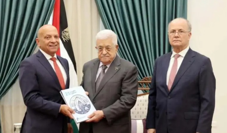 الرئيس عباس يتسلم التقرير السنوي لصندوق الاستثمار الفلسطيني لعام 2025