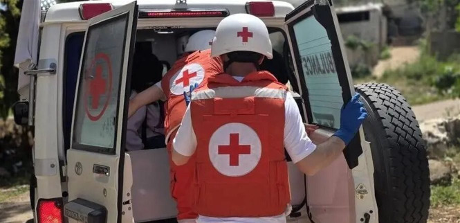 إصابة 4 مسعفين من الصليب الأحمر جرّاء اعتداء إسرائيلي في صور