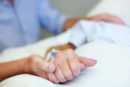 تعميم أوصاف سيّدة فقدت وعيها في الأشرفيّة.. هل من يعرف عنها شيئاً؟