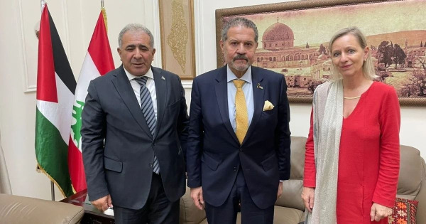ياسر عباس والسفير الأسعد يبحثان مع كلاوس سبل تعزيز الاستجابة الإنسانية للاجئين الفلسطينيين في لبنان