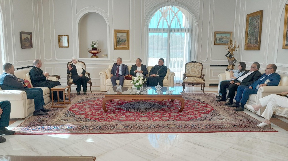 علي العبد الله يزور بهية الحريري في دارتها بصيدا مطمئناً على صحتها
