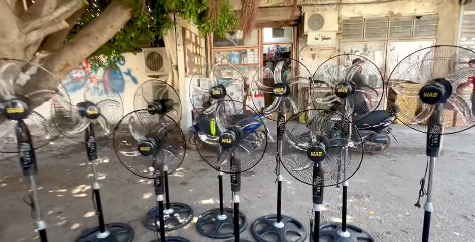 بالفيديو - توزيع المراوح الكهربائية المقدمة من أهالي صيدا وفاعلياتها على ضيوف المدينة والجوار