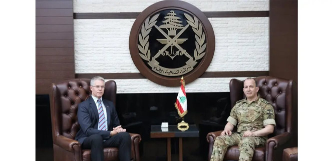 قائد الجيش يستقبل السفير الأسترالي