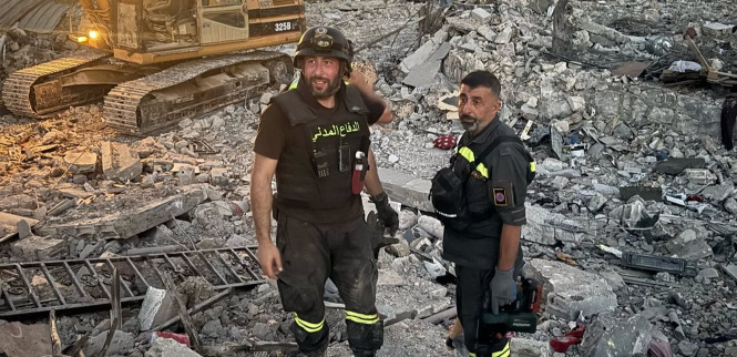 الدفاع المدني ينتشل جثامين 6 شهداء من تحت الأنقاض في النبطية