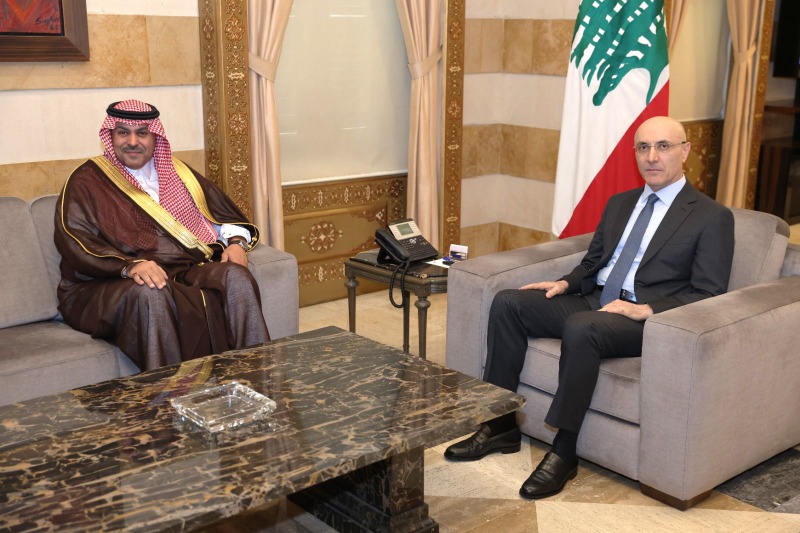 الوزير الحجار يستقبل السفير الدوسري: تأكيد على عمق العلاقات وتعزيز التنسيق الأمني
