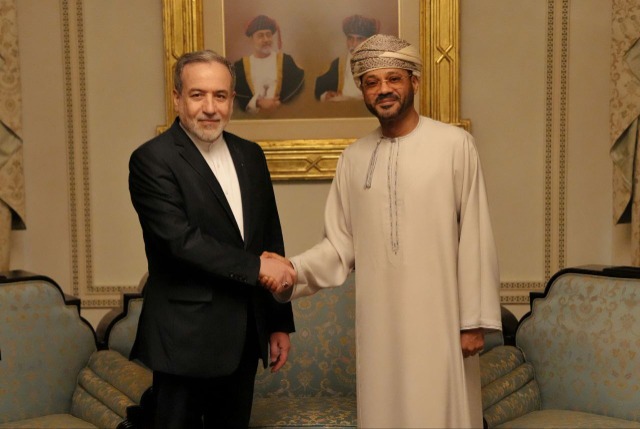 قاليباف وعراقجي إلى عُمان.. ومسقط تؤكد على المرور "المجاني" عبر هرمز