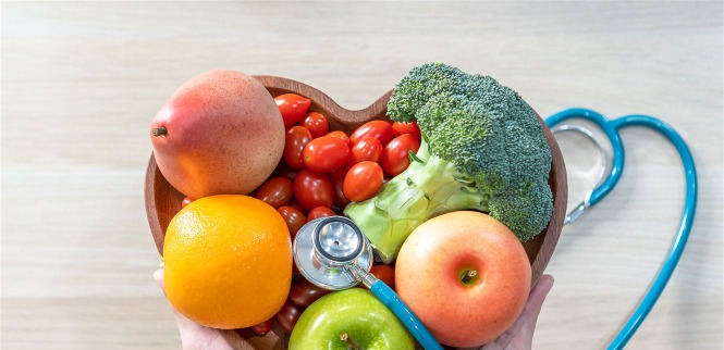 أطعمة تعزز صحة القلب وتخفض الكوليسترول بشكل طبيعي
