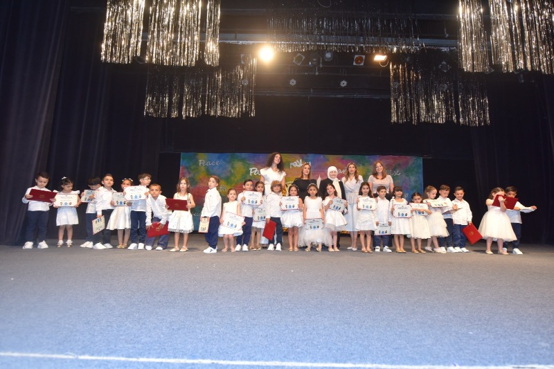 مواسم القطاف في ثانوية رفيق الحريري تُطلّ من قسمي الروضات والإبتدائي نجاحاً وتفوقاً وإبداعاً لأجيال هم "وعد الأغصان بالثمر"