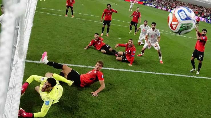 دعوى قضائية بمليار دولار ضد "فيفا" بسبب هدف إيران الملغى أمام مصر